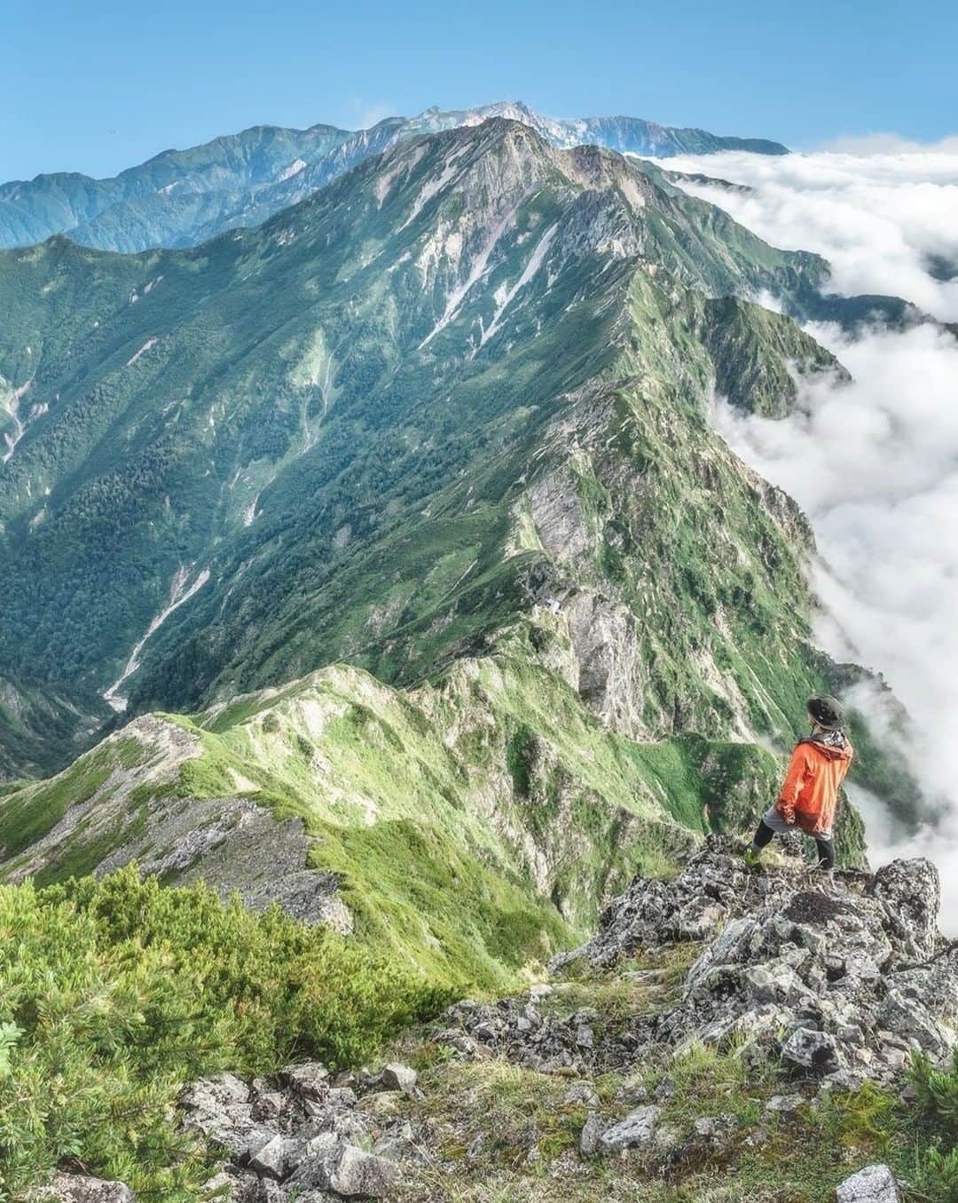 ?長野県 観光 公式インスタグラム さんのインスタグラム写真 - (?長野県 観光 公式インスタグラム Instagram)「//﻿ Photo by @hasegawa_satoshi1984﻿ ﻿ Mt. Kashimayari﻿ (Omachi City)﻿ ﻿ The twin peaks of Mt. Kashimayari are part of Japan’s Top 100 Mountains, reaching an altitude of 2,889 meters high.﻿ ﻿ After climbing the difficult, precipitous ridge of the mountain, you are rewarded by incredible views. ﻿ ﻿ ==========﻿ ﻿ 美しき、蒼き峰﻿ 「鹿島槍ヶ岳」﻿ ＠大町市﻿ ﻿ 美しい双耳峰の山容を持つ﻿ 日本百名山の一座である﻿ 標高2889ｍの「鹿島槍ヶ岳」⛰﻿ ﻿ トップレベルの難易度を誇る﻿ 険しい岩稜を越えた先に待つ山頂には﻿ 後立山連峰の盟主の名にふさわしい﻿ 絶景が待っています✨﻿ ﻿ ーーーーーーーー ﻿ ﻿ Location /Omachi City, Nagano, Japan ﻿ ﻿ #おうちでながの #おうちで過ごそう﻿ #長野のいいところ﻿ #鹿島槍ヶ岳﻿ #大町市」5月9日 17時00分 - nagano_japan