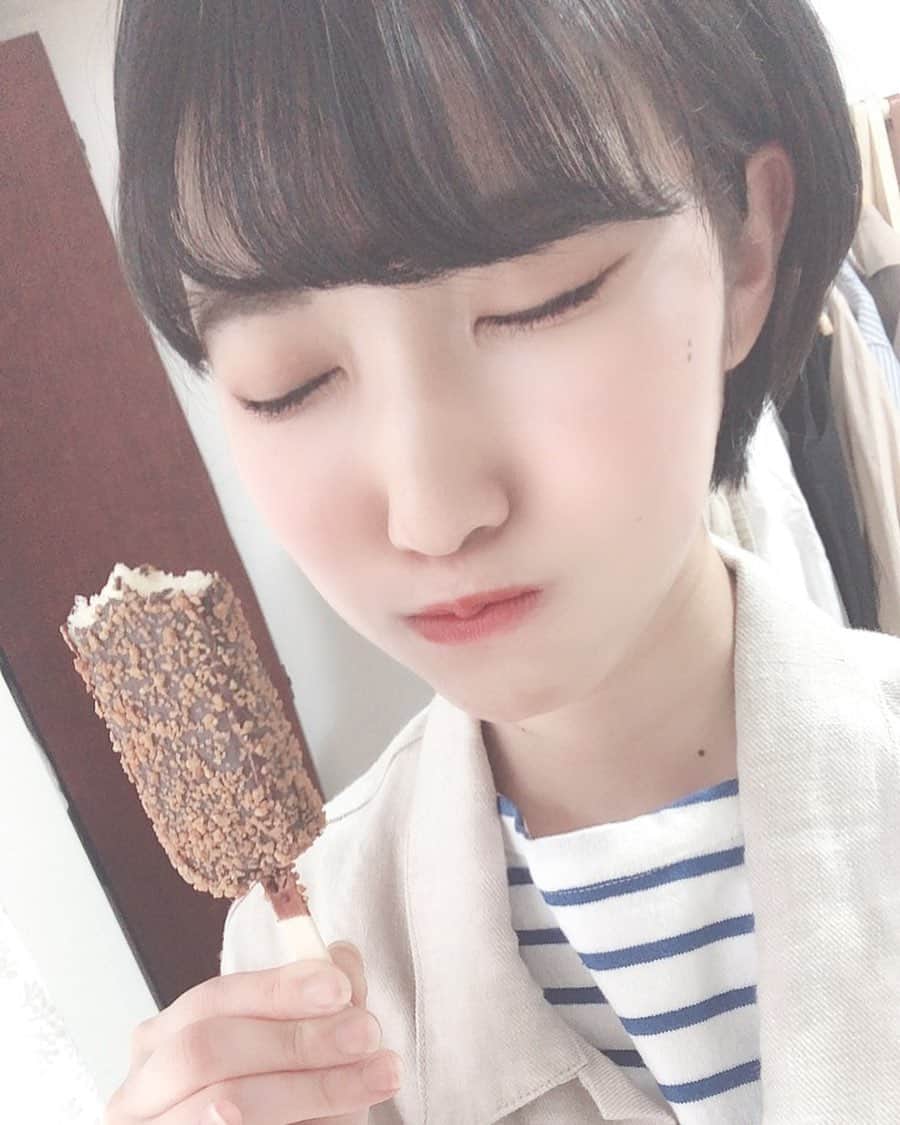東条蒼のインスタグラム：「＊ ・ ・ え、今日が ・ #アイスの日 なん？！ ・ 知らずに昨日、アイスの投稿しちゃったよ笑笑 ・ ・ 今日も食べますよ。 ・ ・ #クランキー #アイス #アイスは栄養 #おやつ ・ #東条蒼 #クルーズグループ #セクシー女優 #av女優 #メガネ女子 #黒髪 #ショートヘア #teamメレンゲ #followｍe #following #japan #girl #photooftheday #tagsforlikes #instalike  #台湾 #香港 #粉我 #拍照 #照片 #人像攝影」