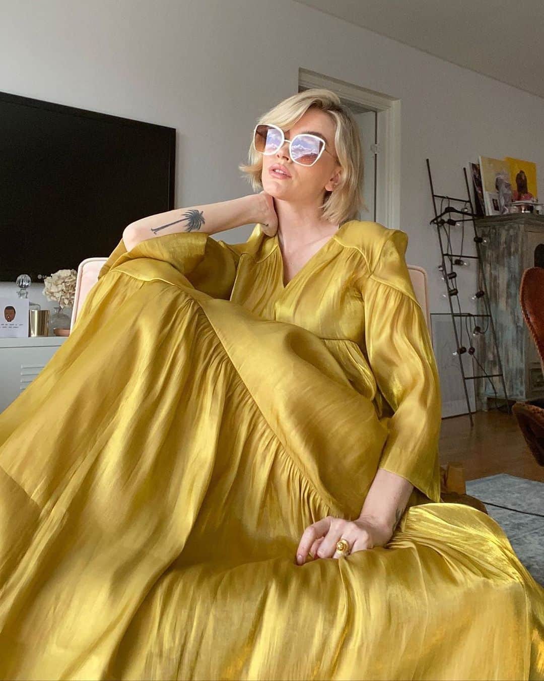 H&Mさんのインスタグラム写真 - (H&MInstagram)「The everyday version of Belle's yellow dress ✔️ @elsaekman #HM #AtHomeWithHM」5月9日 17時17分 - hm