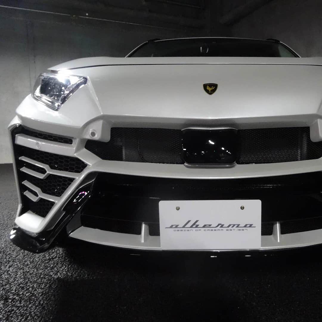 HYPEBEASTさんのインスタグラム写真 - (HYPEBEASTInstagram)「#hypeAF: Japanese tuning shop @albermo_bodykit has made the @lamborghini Urus slightly more affordable with an unorthodox body kit for the @toyota RAV4. Priced at approximately $2,600 USD, the XR51 body kit mirrors design cues from Lamborghini’s super-SUV. The bumper takes on the same shape as the prized four-door, with a gloss black covering designed to veil the Toyota Safety Sense system, effectively mimicking the Urus’ rear. Find out more via the link in bio.⁠⠀ Photo: Albermo」5月9日 17時23分 - hypebeast