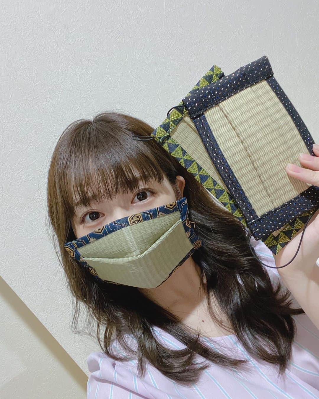 のインスタグラム：「#あっぱれKANAGAWA大行進 でお世話になった #加藤畳店 からオシャレな #畳マスク が届きました💝 。 ‪天然イグサのマスクなので抗菌作用があり、香りにはリラックス効果も！畳に包まれた感触で日本の心を感じます😍🇯🇵🌱🍃 。 今夜は加藤畳店が登場する、清川村の回を再放送します📺✨是非見てください！ 。  #宝物#畳#マスク#神奈川県#清川村#煤ケ谷#加藤畳#抗菌#熊本#県産#天然#い草#畳表 #熊本県産畳表#リラックス#効果#オシャレ#立体マスク#マスク女子 #tatami#relax#mask#kanagawa#kiyokawa#madeinjapan」