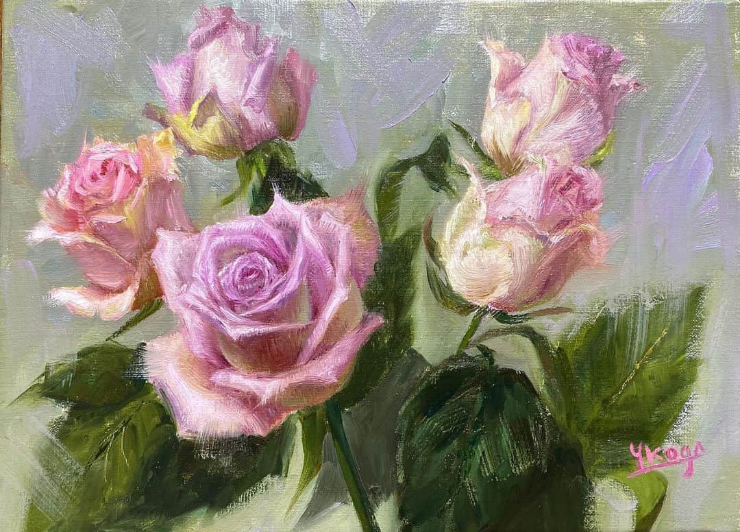 古賀陽子のインスタグラム：「“五輪の薔薇”  #roses #バラ  Staying at home with roses🏠🌹 今季はバラ園へ行けないのでアトリエをバラだらけにしたいです🌹  #アート #アーティスト #アートワーク  #作家 #画家 #美術館 #絵 #作品 #油絵 #絵画展 #人物画 #アートのある暮らし #絵画のある暮らし #ギャラリー #個展 #神戸 #exhibition #exhibit #art #instaart #instaartist #artist #artwork #gallery #portrait #painting #yokokoga #古賀陽子」
