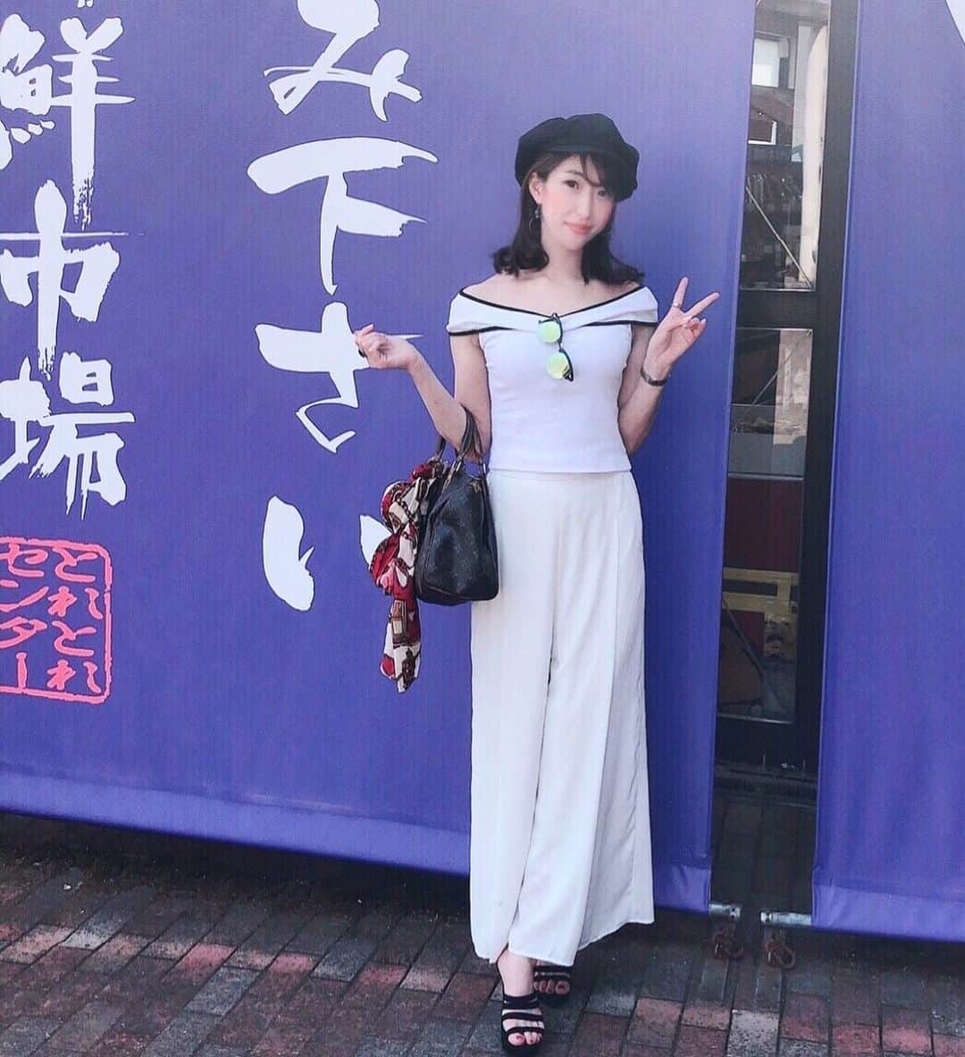 近藤夏奈のインスタグラム：「Thank u for listening to my radio program📻💗﻿ ﻿ ﻿ ﻿ 昨日も沢山のメッセージありがとう💌﻿ みんなの『お母さんとの思い出』ほっこりしました🥺﻿ ﻿ ﻿ 私が水泳を始めたきっかけなんかも初めて﻿ お話させていただきました〜🗣﻿💗 ﻿ ﻿ ﻿ ﻿ 写真はラジオの内容とは全く関係ないよ、 海鮮市場で﻿🍻とお刺身🐟で上機嫌になってた時のもの📸笑﻿ ﻿ ﻿ ﻿ ﻿ ﻿#舞鶴とれとれセンター#旅記録」