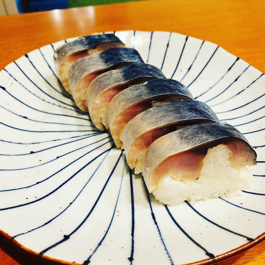 幸田もも子のインスタグラム：「今晩は京都からお取り寄せた押し鯖鮨🤤🍣めっちゃおいし〜🤤🥺😋」