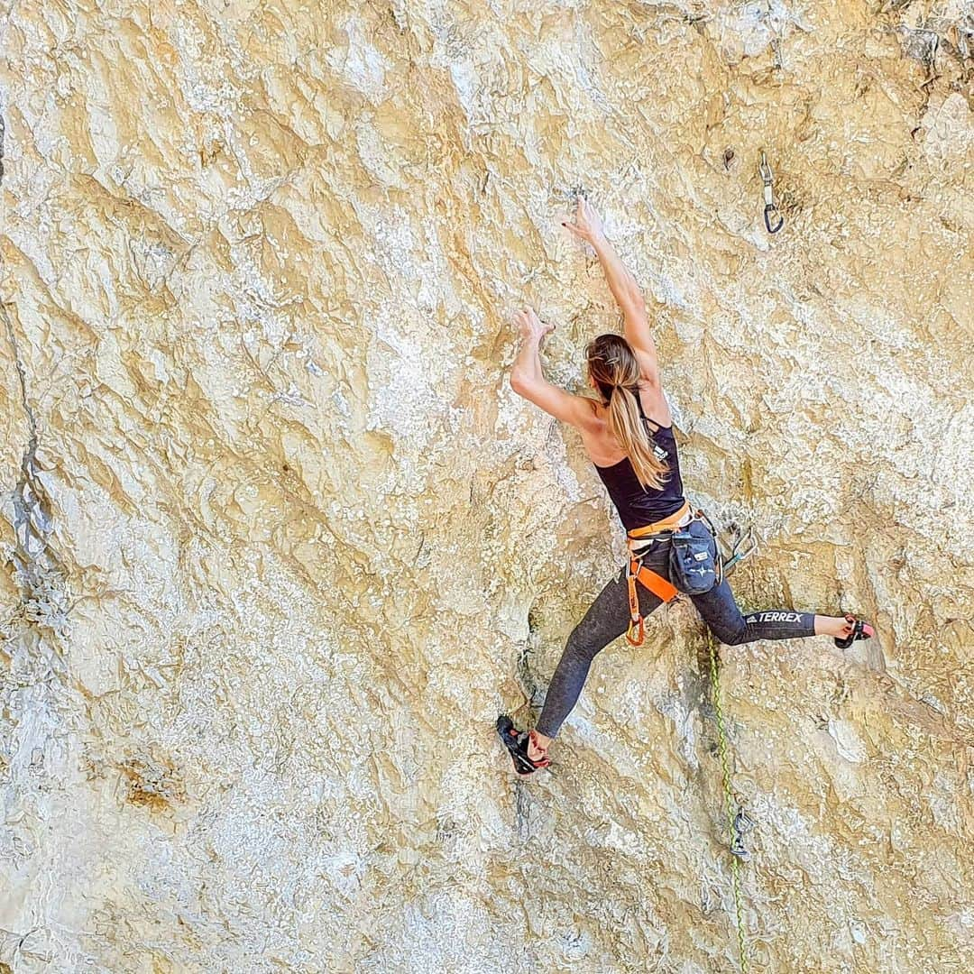 ミナ・マルコヴィッチさんのインスタグラム写真 - (ミナ・マルコヴィッチInstagram)「Last few days of outdoors 💕. .  Exploring Slovenian coast. Not bad at all! 🧗‍♀️😁. . #foryourmountain #lasportivagram @lasportivagram @postanivojak @climbskinspain  @climbing_pictures_of_instagram @climbing_is_my_passion #outdoorlife #outdoorclimbing @climbinggirls」5月9日 18時19分 - miiiinam