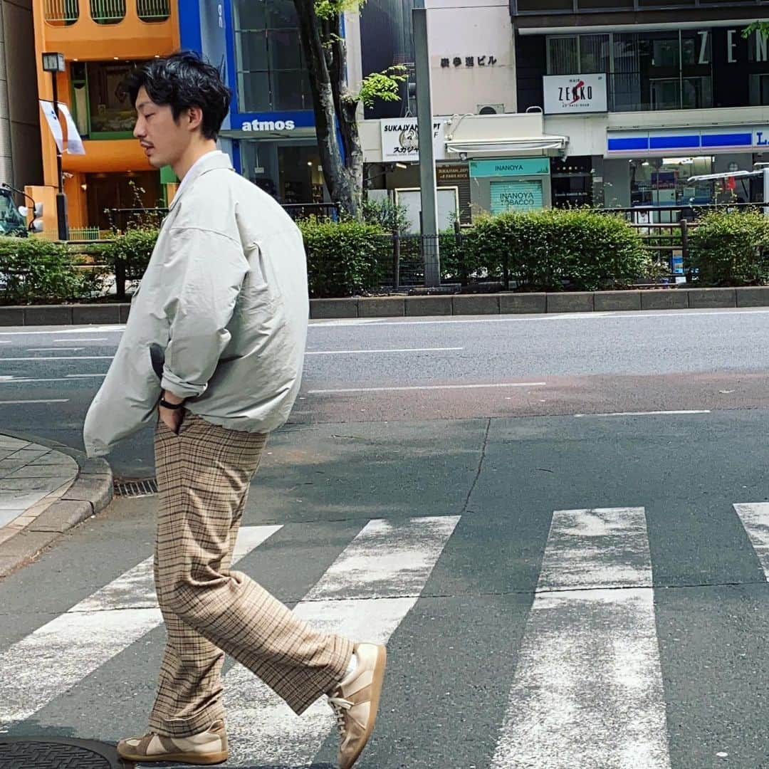 並木一樹さんのインスタグラム写真 - (並木一樹Instagram)「今日のコーデは風立ちぬっぽく。ってのは聞かなかったことに、やっぱりAURALEEのパンツはクラシックさと今っぽさのバランスが絶妙です♪ ___________________________________________ BEAMS LIGHTSのミントグリーンのジャケットはコーチジャケットっぽさもあって面白い♪  blouson: @beams_lights  shirt:used pants:  @auralee_tokyo  shoes:  @maisonmargiela  ___________________________________________  #COMOLI#BEAMS#AURALEE#オーラリー#30代ファッション #ファッションコーデ  #ファッションスナップ#ootd」5月9日 18時26分 - casi_namiki