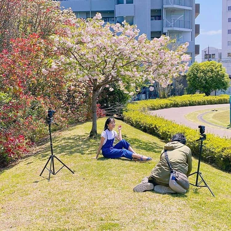 中山あやかさんのインスタグラム写真 - (中山あやかInstagram)「＊ 新聞の取材をしていただきました🤗！天気も凄く良くて楽しんで撮影出来ました〜✨ ＊ 新聞を見てもっと知って貰えたら嬉しいなぁ♡ . 是非見てください😳 ＊ ＊ そして！1000人フォロワーありがとうございます♥ 色んな投稿していけるように頑張ります✨ ＊ ＊ #熊本日日新聞  #取材 #ニコプチ #中山あやか」5月9日 19時11分 - ayaka_nakayama1