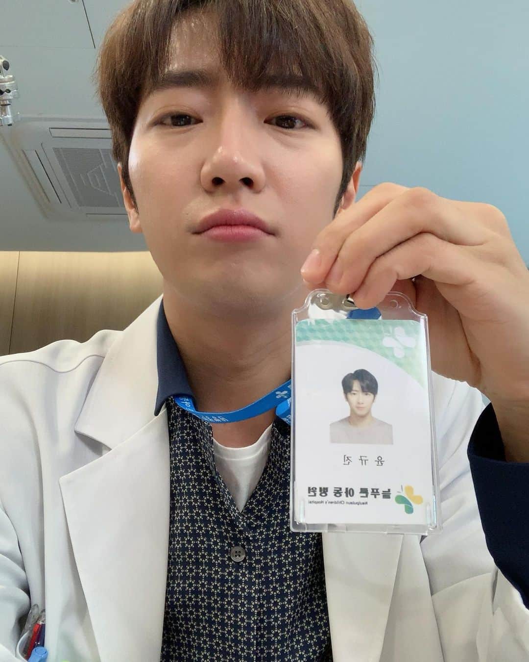 イ・サンヨプのインスタグラム：「윤규진 사원증 바꾸고 오늘도 #한번다녀왔습니다」
