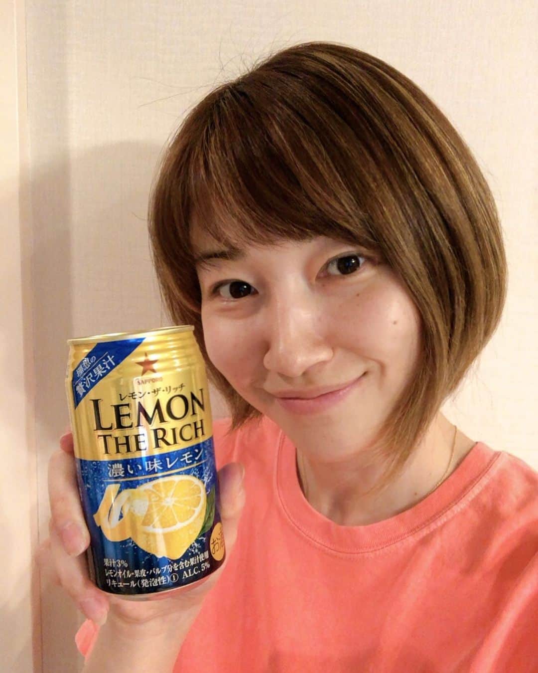 狩野舞子さんのインスタグラム写真 - (狩野舞子Instagram)「・ stayhomeのお供に… レモンザリッチ🍋いかがですか☺️ ・ 私がオススメする濃い味レモンは、とにかくレモンの味が濃厚🍋 甘すぎず、ほどよい苦味があってすっごく美味しい☺️✨ どんな料理にも合う、万能レモンサワーです💪 ・ #レモンザリッチ #進化系レモンサワー #レモンサワーファンクラブ #PR #stayhome」5月9日 19時44分 - kanochan715