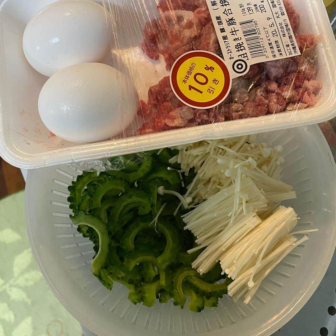 GOSAMARUのインスタグラム：「‪今日もご飯作って見ました！！‬ ‪「ゴーヤチャンプルー」‬ ‪美味しゅうございました😉‬ ‪#rd_pw #琉ドラ #GOSAMARU‬ ‪#GOSAMARUクッキング #男子クッキング #沖縄 ‬」