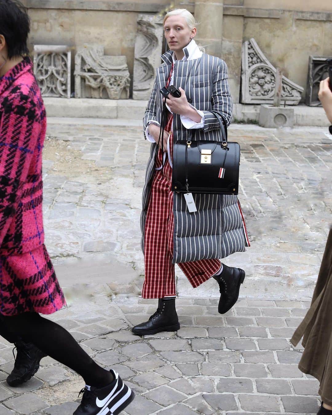 Lee Oliveiraのインスタグラム：「4th March 2020 Ecole Nationale Supérieure des Beaux-Arts, Paris @maggiejmaurer . . . . . #pfw #streetphotography #streetstyle #mode #style #thomebrowne #paris」