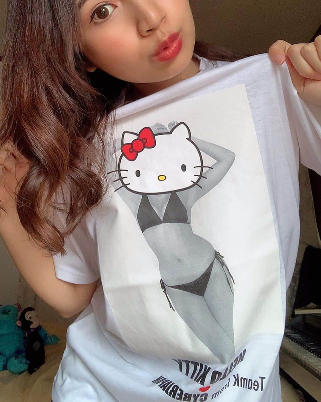 DJ Cellyさんのインスタグラム写真 - (DJ CellyInstagram)「今日のお散歩は🐾. 新しいＴシャツで👙♥️♥️. . 早く元の生活に戻って、また一緒にお仕事したいなあ🥰. . . #春 #お散歩 #春コーデ #ootd #ootdfashion #springfashion #sky #japan_of_insta #sunnyday #cyberjapan #toypoodle #tシャツ #hellokitty #teacuppoodle #トイプードル #トイプードルレッド #トイプードル女の子 #トイプー #ilovemydog #dogstagram #いぬすたぐらむ  #わんすたぐらむ #ティーカッププードル #エブリドッグ  #fluffy #fluffydog #タレ目犬 #toypoodlelife #toypoodlegram #toypoodlelove」5月9日 20時13分 - celly_cecilia