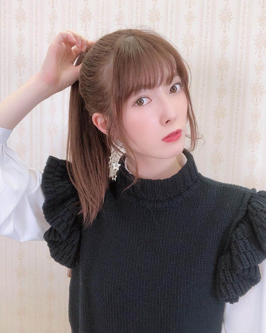 日下部美愛のインスタグラム：「この日顔盛れた . . . #ポニーテール #photo #japan #model #me #hair #fashion #makeup #selfie #followme #instagood #camera #instadaily #dailylook #自撮り #한국 #맞팔 #사진 #데일리 #데일리룩 #인스타사진 #인스타그램 #일본인 #패션」