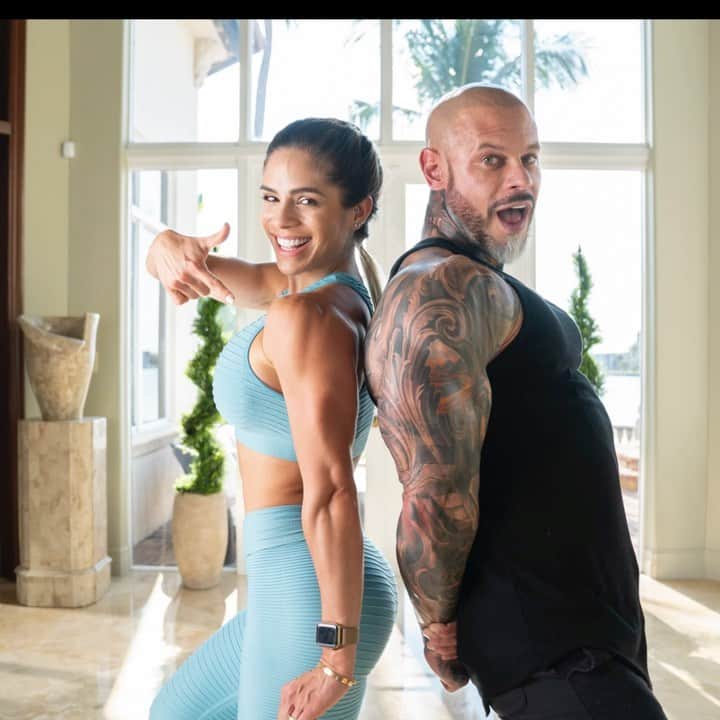 Michelle Lewinのインスタグラム：「Bored much?😒Let’s change that! -The Triceps challange is ON! Here are 4 triceps exercises... but there are more, incase you swop positions (please don’t swop positions in the last exercise😆😆just... don’t) -Why lose your gains? Go for it! Why not just train the hell out of those triceps?💁🏼‍♀️ With the right technique you both will get a really good workout, and hopefully have a lot of fun which is a bonus....😆💪🏻 Let the first sets be "trying-out-how-this-works" Then do 4 sets of every exercise, and keep the repetitions at 10. This can easily be adjusted between 8 up t0 20 if needed.  Have fun, aim to really get a good workout... and film yourself and tag me on your Stories.  I am watching you, I repost a few and I LOVE to see your creativity!  With @Jimmy_Lewin Outfit @one0one_101  Video @maitieproductions」