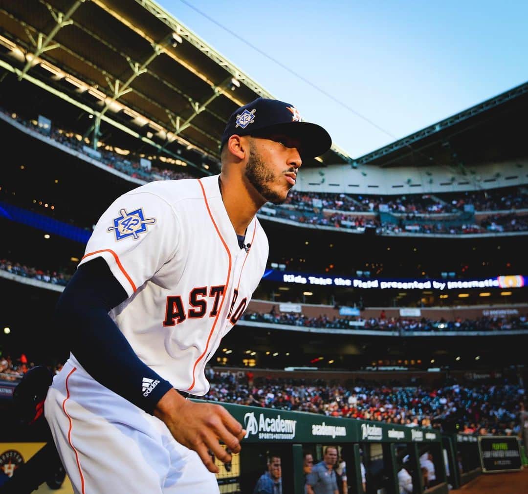 カルロス・コレアのインスタグラム：「Thank you for paving the way #42 ❤️⚾️」
