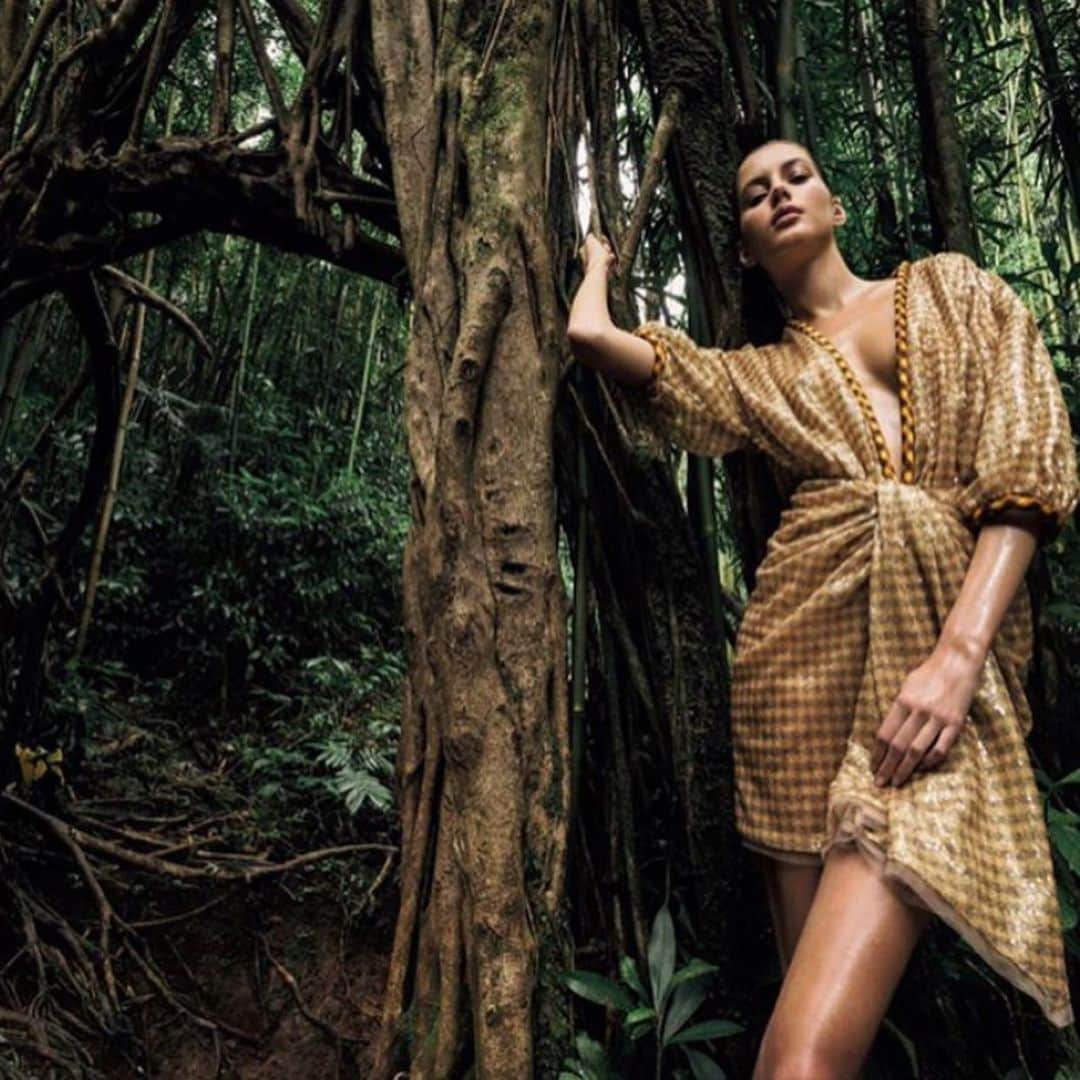 ヴァレリー・カウフマンのインスタグラム：「Forêt Vierge for @numeromagazine 💚🎋 Many Thanks to an amazing team Photography  @sebkimstudio  Styling @charlesvarenne  Make up @mariel_barrera  Hair @joeygeorge」