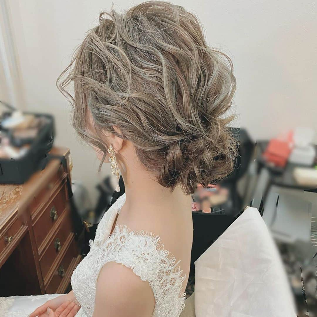 R.Y.K Vanilla Emuのインスタグラム：「花嫁さま挙式hair✨ シンプルにヘアパーツ無しで👰  #ヘアメイク#ヘアアレンジ#結婚式#セットサロン #ヘアセット #アップスタイル  #プレ花嫁 #フォトウェディング #前撮り #結婚式ヘア #ロケーション撮影#結婚式準備 #ヘアアクセサリー #お呼ばれヘア#髪型#着物ヘア#花嫁ヘアメイク#2020秋婚  #成人式ヘア#花嫁ヘア#成人式#振袖ヘア #花嫁ヘアスタイル #振袖#ブーケ#生花#ドライフラワー#髪飾り」