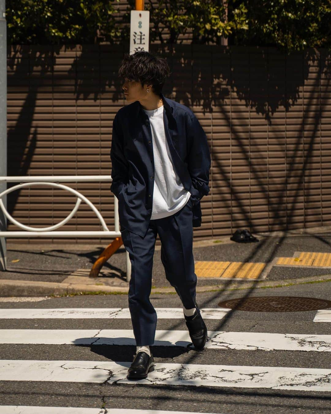 Ryoさんのインスタグラム写真 - (RyoInstagram)「ㅤㅤㅤㅤㅤㅤㅤㅤㅤㅤㅤㅤㅤ 今回着用しているのは @markaware_marka_official の Super 120's Wool Tropical Comfort Fit Shirt Super 120's Wool Tropical Pegtop Easy Trousersㅤㅤㅤㅤㅤㅤㅤㅤㅤㅤㅤ ㅤㅤㅤㅤㅤㅤㅤㅤㅤㅤㅤㅤㅤ シャツは、定番のコンフォートフィットシャツでリラックスしたサイズ感にとろみのあるトロピカルウールで夏場も過ごせそう！ 素肌に着てもすごく気持ちいいです☺️ パンツも同素材のイージーパンツで、 セットアップはもちろんセパレートでも 幅広く使えるアイテム。 168cm/着用サイズ:1 ㅤㅤㅤㅤㅤㅤㅤㅤㅤㅤㅤㅤㅤ #markaware」4月15日 21時07分 - ryo__takashima