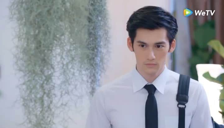 パース・ナクンのインスタグラム：「เมื่อเห็นคนคุยกับต้นไม้ 😳 when you see someone talking to their plants 🌱  #theseriesmyengineer #myengineerมีช็อปมีเกียร์มีเมียรึยังวะ #tricreationth #myengineerxwetv #WeTVth」