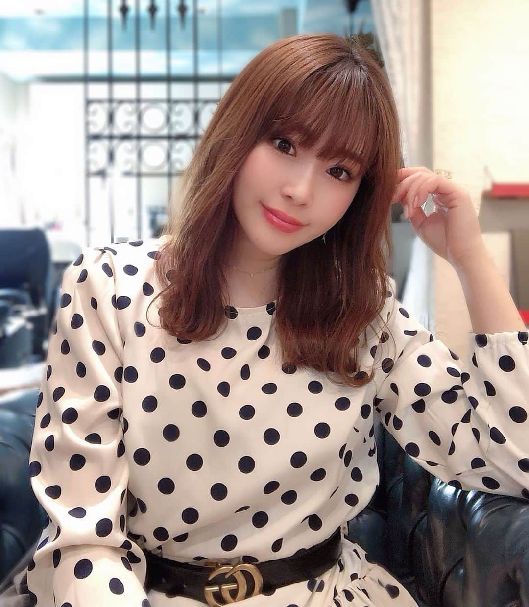 藤川沙弥のインスタグラム：「𓂃𓇢﻿ ﻿ 先日の写真ですが﻿ この間、煌水×ミネコラ+カラーで﻿ 最強つるっつるにしてもらい、﻿ 髪の毛を健康に伸ばし中🌵﻿ ミネコラと一緒にカラーをする事で﻿ カラーの持ちが抜群に良くなるので﻿ 助かっています😭🙏🏻﻿ ﻿ クリーミーベージュ🐿って色味で﻿ 明るすぎず透明感もあって可愛いねん♥︎ (急な大阪弁❤︎w) 後でストーリーにも詳しく載せます🕊﻿ ﻿ thank you🙏🏻💛 @diptymoila  @sayaka_diptymoila ﻿ ﻿」