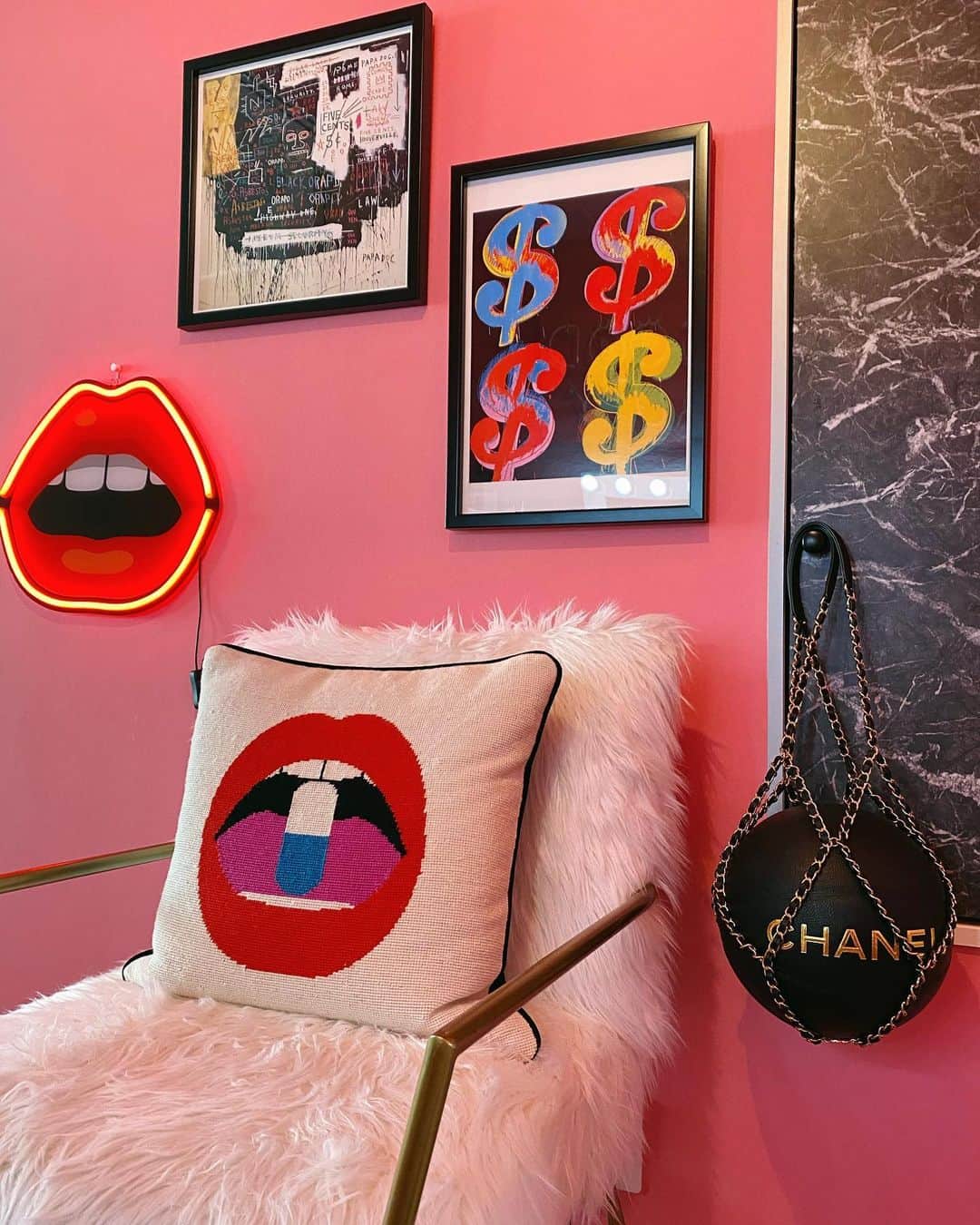 megbabyのインスタグラム：「わたしのおうちって物が多いけど好きなの🥺🏡💘おうちのお気に入りの場所を少し公開☺️#stayhome #myhome」