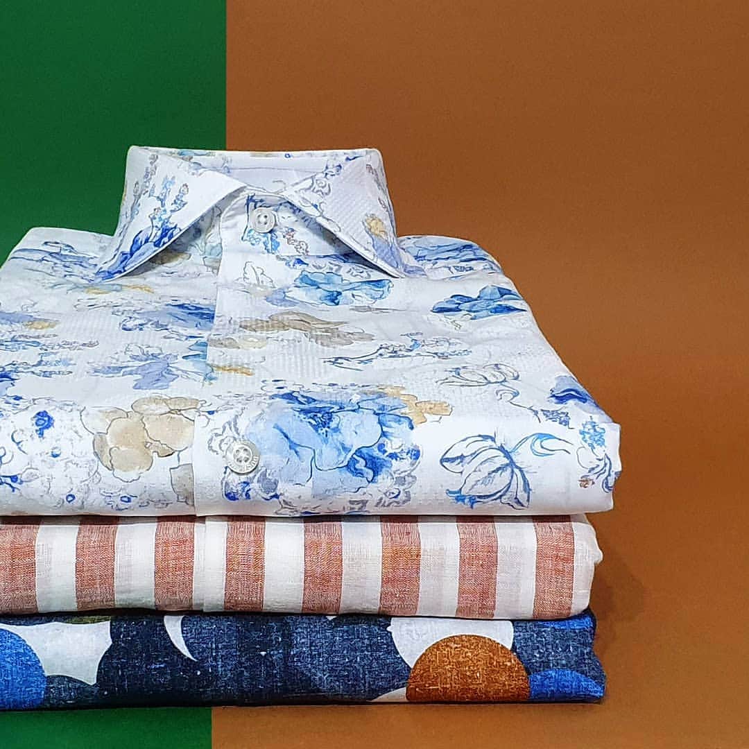 ドゥシャンのインスタグラム：「Expertly crafted from the best Italian cottons and silks. View our latest selection of shirts online.  Creativity / Colour / Craftsmanship」