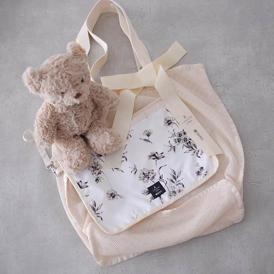 Keikooooooのインスタグラム：「新しいママbag♡🐻 可愛いミルクカラー🍼に一目惚れ♡ メッシュが今年っぽくて…🤤♥️ #lanvinenbleu ﻿#ランバンオンブルー #lesportsac #レスポートサック#ママコーデ #ママバッグ #女の子ママ #メッシュバッグ #メッシュトート  @lanvin_en_bleu_womens」
