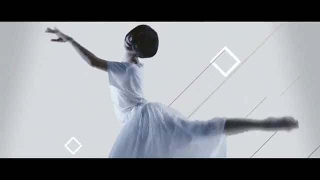 木村仁美のインスタグラム：「【MV出演】木村仁美がダンサーとして踊りました 水野蒼生さんのMVの再生が 1万回を超えたとのことです🦋✨ . おめでとうございます…！🎊🎊 . . フルバージョンもぜひYouTubeで観てくださいね。 プロフィールのURLから飛べます🕊 後半もハッとする演出となっております。 . 皆さんも一緒に踊り狂いましょう💃🌹 . . . hair&make @smode_shinobu . . #ちゃみムービー 🎥 ↑過去の動く木村さんはこちらのタグから。 . #dancer #japanesedancer #ダンサー #即興ダンス #contemporarydance #コンテ ……………………………… . repost by @aoi_mizuno_official . 【1万PV感謝🙏】 Symphony No.5 のMVの再生回数がYouTubeで1万回を突破しました🙌🙌🙌 もっともっと沢山の人に観てほしいので抜粋してインスタにも載せちゃいます！  ぜひフルバージョンをYouTubeで観てね、リンクはBIOに貼ってあります。  #水野蒼生ベートーヴェン #beethoven #musicvideo #水野蒼生 #ベートーヴェン」