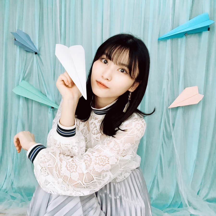 福岡聖菜さんのインスタグラム写真 - (福岡聖菜Instagram)「おうちで  #OUC48  なかなか皆さんと会える機会がない今、日々なにをすれば みなさんと楽しめるだろうかと考えています。  私達はひとりひとりだけど AKB48は大きなグループ。 だからこそ、みんなでできることはないかなぁと思ったり。  そんなみんなの願いを 『#OUC48 プロジェクト』として 始めよう！ということになりました  メンバーそれぞれが "お家でできること"を繋ぐ。 みんな同じことを考えていて こうしてプロジェクトにまとめてくれるメンバーやスタッフさんがいて。本当に幸せなことだなぁ…  ひとりひとりの力を繋いで もっともっと素敵なグループになれるように。  第一弾はみんなで 『365日の紙飛行機』  お家で楽しく録ったので みんなの素敵なところ、 よければ私もぜひ探してみてください〜  AKB48公式YouTubeにて公開中です☺️ * * *  #おうち時間　#stayhome  #AKB48 #365日の紙飛行機」4月15日 22時48分 - seina___ff