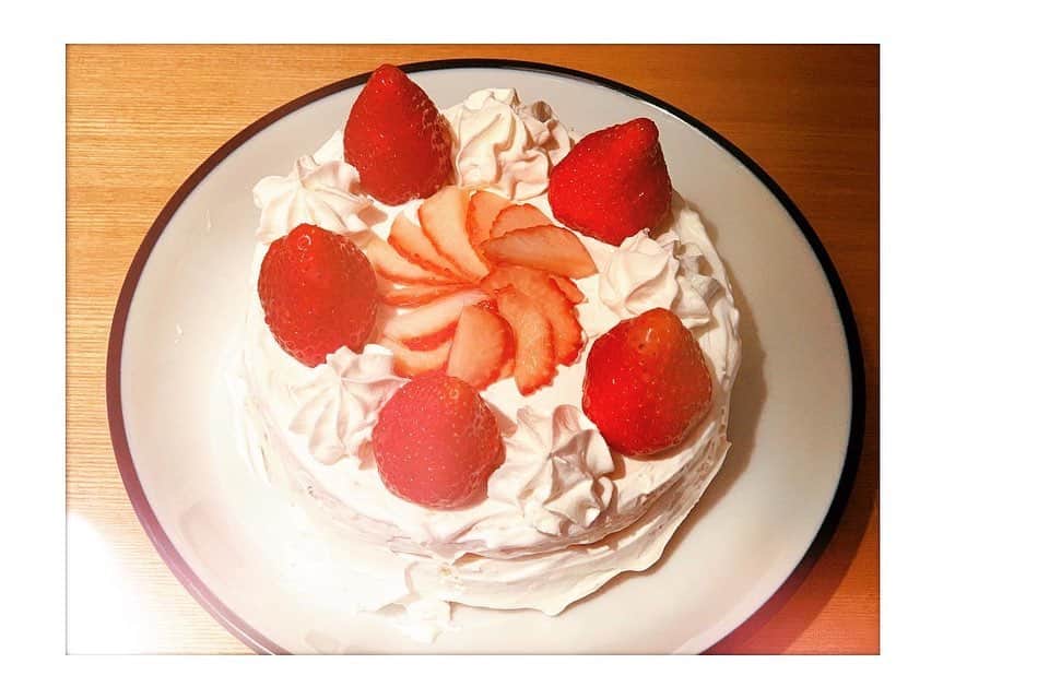 加弥乃さんのインスタグラム写真 - (加弥乃Instagram)「妹と、デコレーションケーキ作ったよ🍰💕 #お家カフェ #sweets」4月15日 22時56分 - kayano210