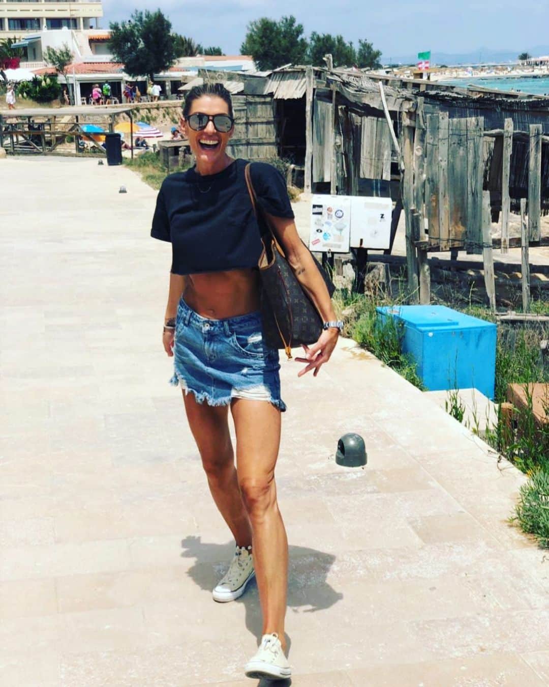 フランチェスカ・ピッチニーニのインスタグラム：「Vi regalo un sorriso... #ricordi #formentera #sorrideresempre #torneremoaviaggiare #fuckcovid19 🦠」