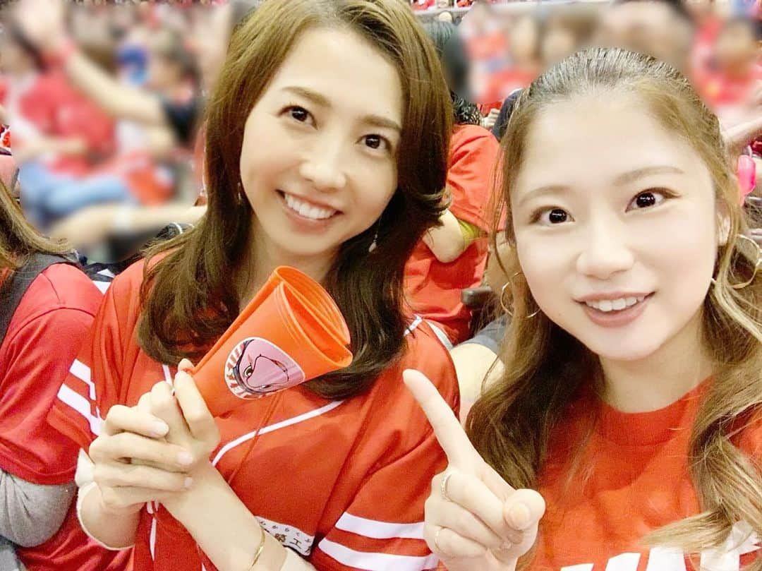 川口満里奈さんのインスタグラム写真 - (川口満里奈Instagram)「. . Bリーグマスコット総選挙の投票最終日！ ジャンボくんとの写真のバリエーションがない😱 かろうじてメガホンにジャンボくんがいるので 去年香織と観戦したときの写真で投票！笑 ジャンボくん♡３連覇して殿堂入りしようね♡. . . #Bリーグマスコット #ジャンボくん #あだっちゃん #chibajets」4月15日 23時43分 - mqrinqkqwqguchi