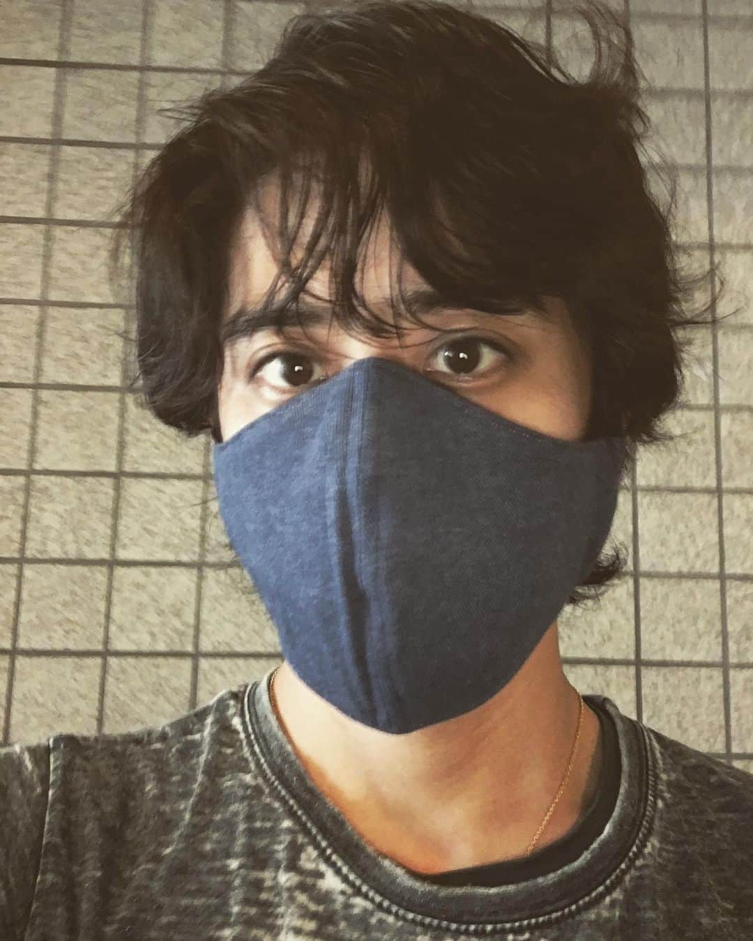 斉藤祥太のインスタグラム：「ばぁちゃんがマスク作ってくれたよ♪ デニムマスク3枚😷最高だよ👍 ばぁちゃん気をつけてね！！ #stayhome #コロナ #ざけんなよ #ちょいブレ #斉藤祥太」
