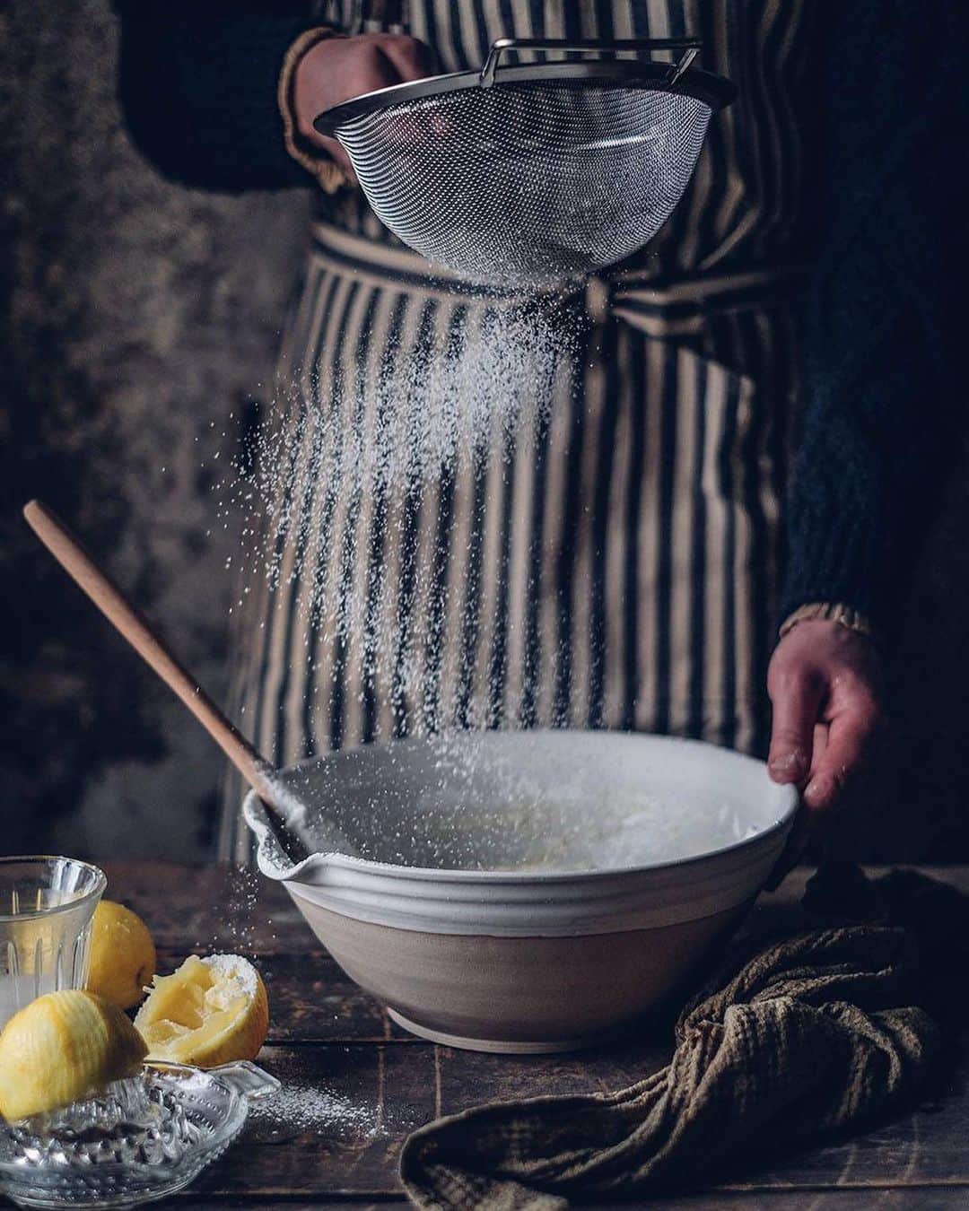 Our Food Storiesさんのインスタグラム写真 - (Our Food StoriesInstagram)「Looking forward to bake some new recipes for you guys this weekend🤗 Here is our favorite current one: gluten-free lemon cake 🍋😋 Get the recipe on the blog, link is in profile #ourfoodstories  ____ #bakingtime #bakinglove #germanfoodblogger #foodstylist #foodphotographer #glutenfri #glutenfreerecipes #glutenfrei #fellowmag #devolceramics #momentslikethis #morningslikethese #simplejoys」4月15日 23時56分 - _foodstories_