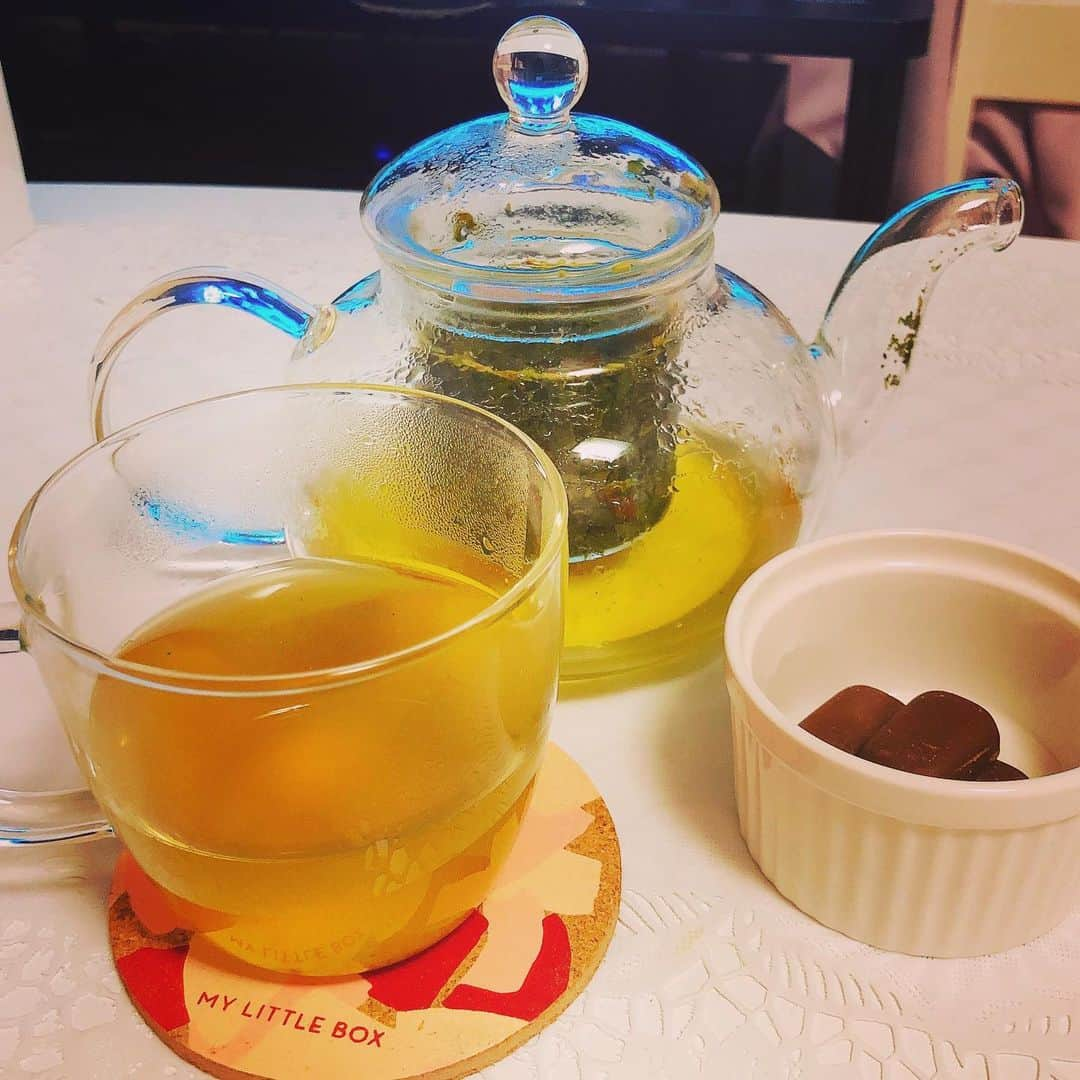 大崎菜々子さんのインスタグラム写真 - (大崎菜々子Instagram)「・ 夜寝る前のお茶タイム🍵・ チョコレートはGABAforSleep🍫・ 睡眠時間大事🛏・ #merおうちカフェ #stayhome  #dleepytown #アンバサダー #fashion  #chocolate #sleepy #girl #おうち時間 #緑茶 #cute #かわいい #日本茶 #cooking #cookingram #좋아요 #팔로우미 #오오티디  #패션  #패션스타그램 #casual #followme #pleasefollowme #likeforlikes #pleaselike #model #cosplayer #cosplay」4月15日 23時59分 - nanako_19970411