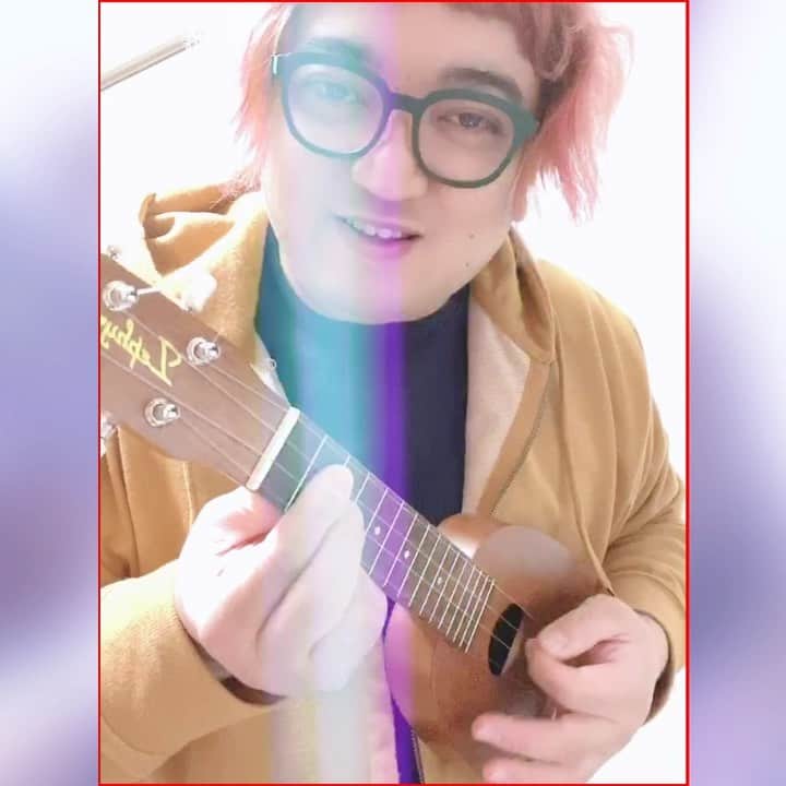 デッカチャンのインスタグラム：「→school←の矢野くん @akihiro.yano_ から #うたつなぎ が何故か僕に指名されたので一生懸命に頑張りました！ 『#僕のそばにいて』#王様 ◆次はこの人につなぎます◆ ↓　↓　↓ #MALCO の #宗ひろしくん　@mune_hiroshi です。 Twitterを辞めたらしいので笑 インスタで繋いでみました！  僕の #泣かないよフェス の歌を作ってくれたり。 一緒に #シブヤトリオ というバンドをやってます。  お願いしまーす！」