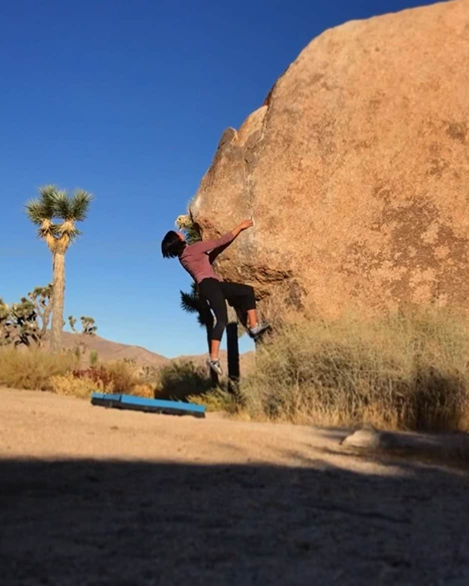 ミーガン・マスカリーナスさんのインスタグラム写真 - (ミーガン・マスカリーナスInstagram)「Short hair 😳 2017. ... #climbing #bouldering #sunshine #goodolddays」4月16日 5時45分 - mjclimbinginthesnow