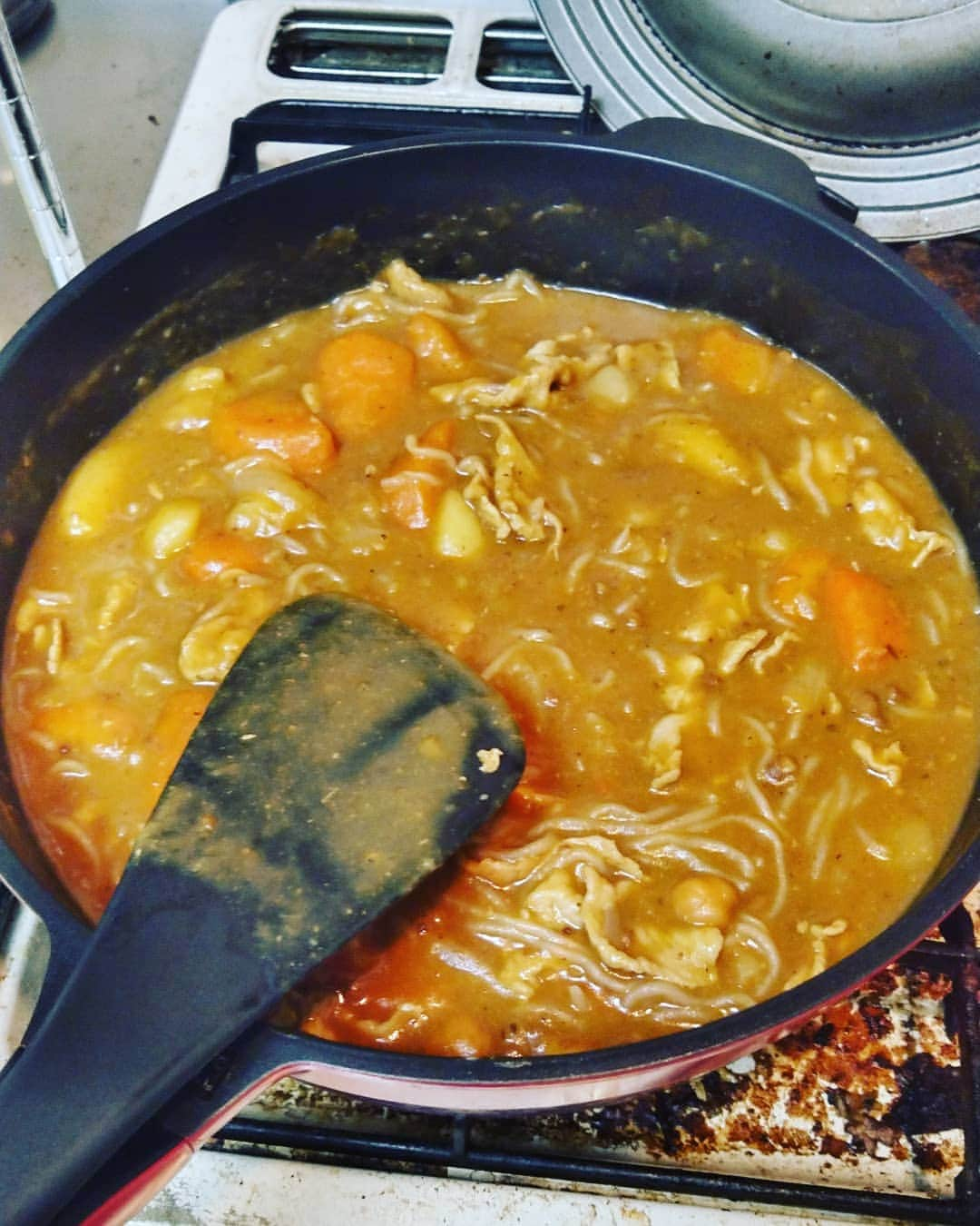 カズレーザーさんのインスタグラム写真 - (カズレーザーInstagram)「余った肉じゃがで和風カレーをこさえたんでござんす」4月16日 1時00分 - kazlaser