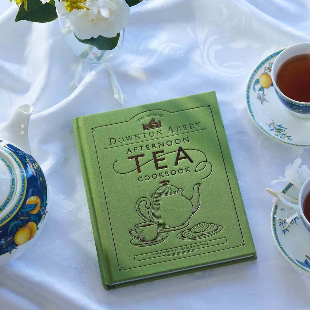 ダウントン・アビーさんのインスタグラム写真 - (ダウントン・アビーInstagram)「Create tea time classics such as Cream Scones with the Official Downton Abbey Afternoon Tea Cookbook. Pre-order now: https://bit.ly/DATeaCookbook  #DowntonAbbey #DowntonAbbeyAfternoonTea」4月16日 1時14分 - downtonabbey_official