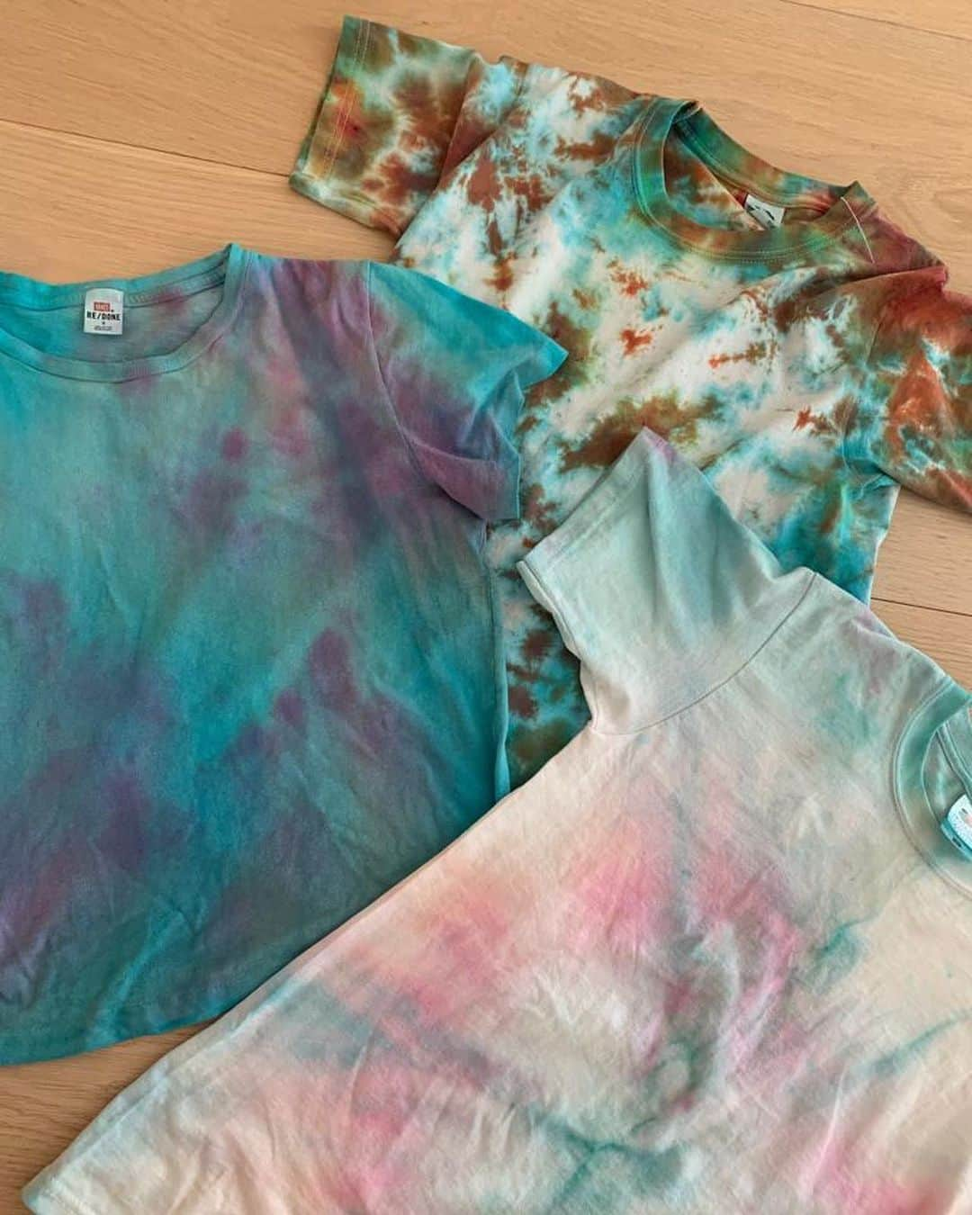 シャキーラさんのインスタグラム写真 - (シャキーラInstagram)「Wearing a tie dye t-shirt my son Milan made for me! Hoy con una camiseta tie dye que me hizo Milan!」4月16日 1時44分 - shakira