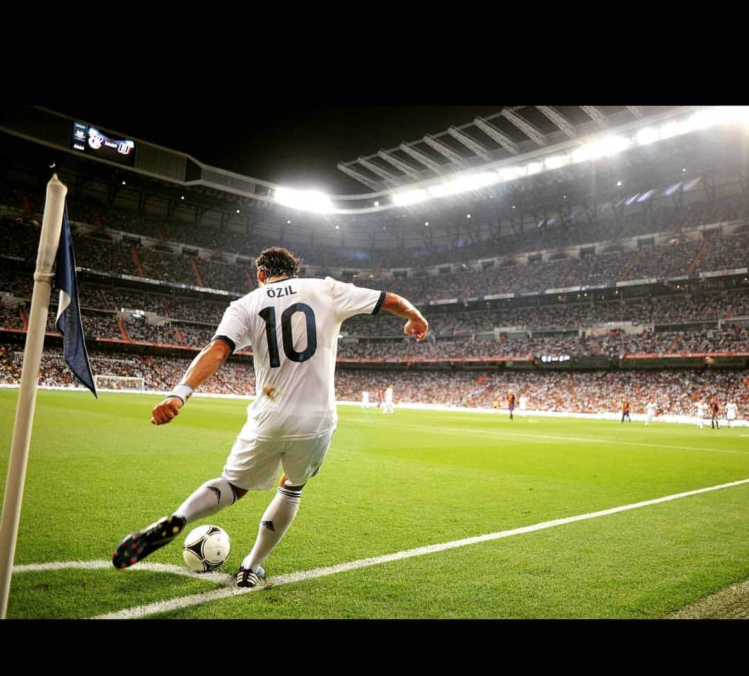 メスト・エジルのインスタグラム：「#M1Ö #tb」