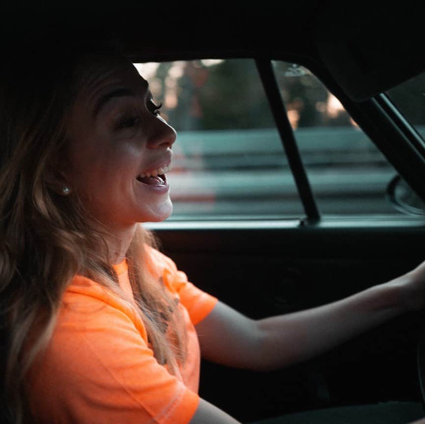 のインスタグラム：「On my posting yesterday I asked you guys what you think my face looked like when I was about to reach 260km/h in a 28 years old Porsche 964 RS 😅 Well that’s what my face looks like 😌🤪 Happy Sophia || 📸 x @janbeyer || #sophia #sophia99 #racegirl #changeagent #changes #motorsport #Porsche #oldtimer #classic #classiccars @papeclassics @rideshoez」