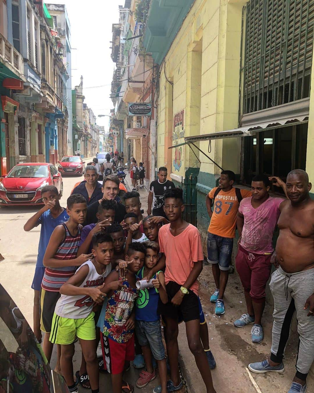 デニス・スアレス・フェルナンデスさんのインスタグラム写真 - (デニス・スアレス・フェルナンデスInstagram)「Hoy he decidido volver a Cuba viendo las fotos de un viaje que me fascinó por sus gentes cariñosas y solidarias. Todo un ejemplo del que aprender. 🇨🇺」4月16日 2時40分 - denissuarezfernandez