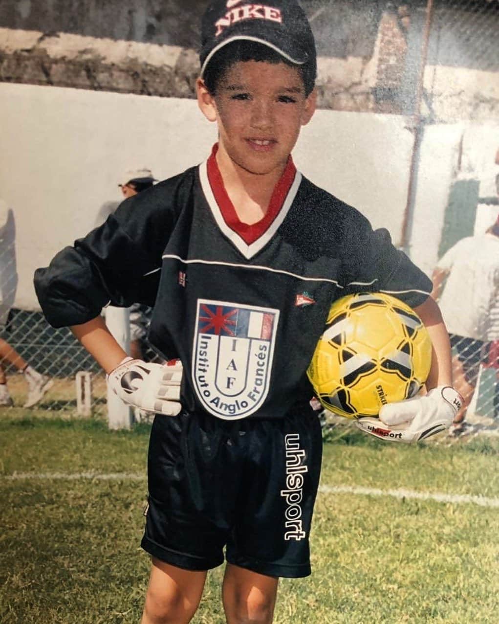 ヘロニモ・ルジのインスタグラム：「Un mini Rulli ⚪️🔴 #edelp 💪🏻」