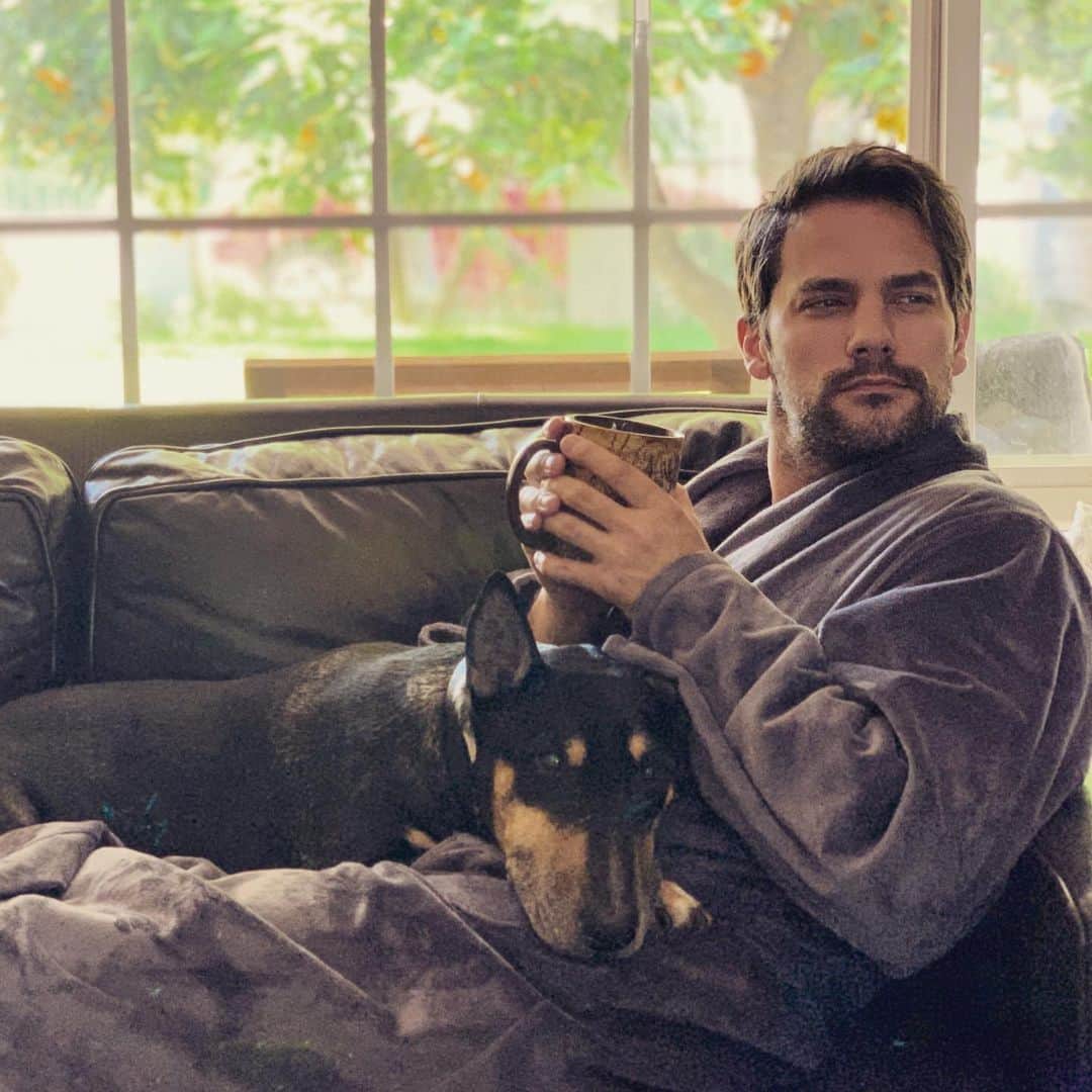 ブラント・ドーハティのインスタグラム：「Saturdays with Knuckles」
