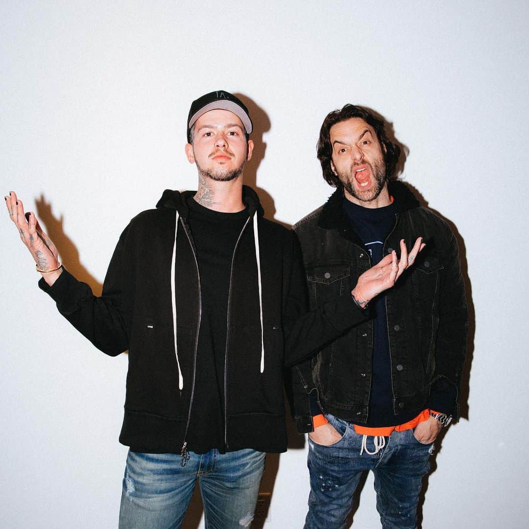 T・ミルズのインスタグラム：「Laughed my ass off to No Pain last night. Congrats to my brother @chrisdelia for all the hard work!」
