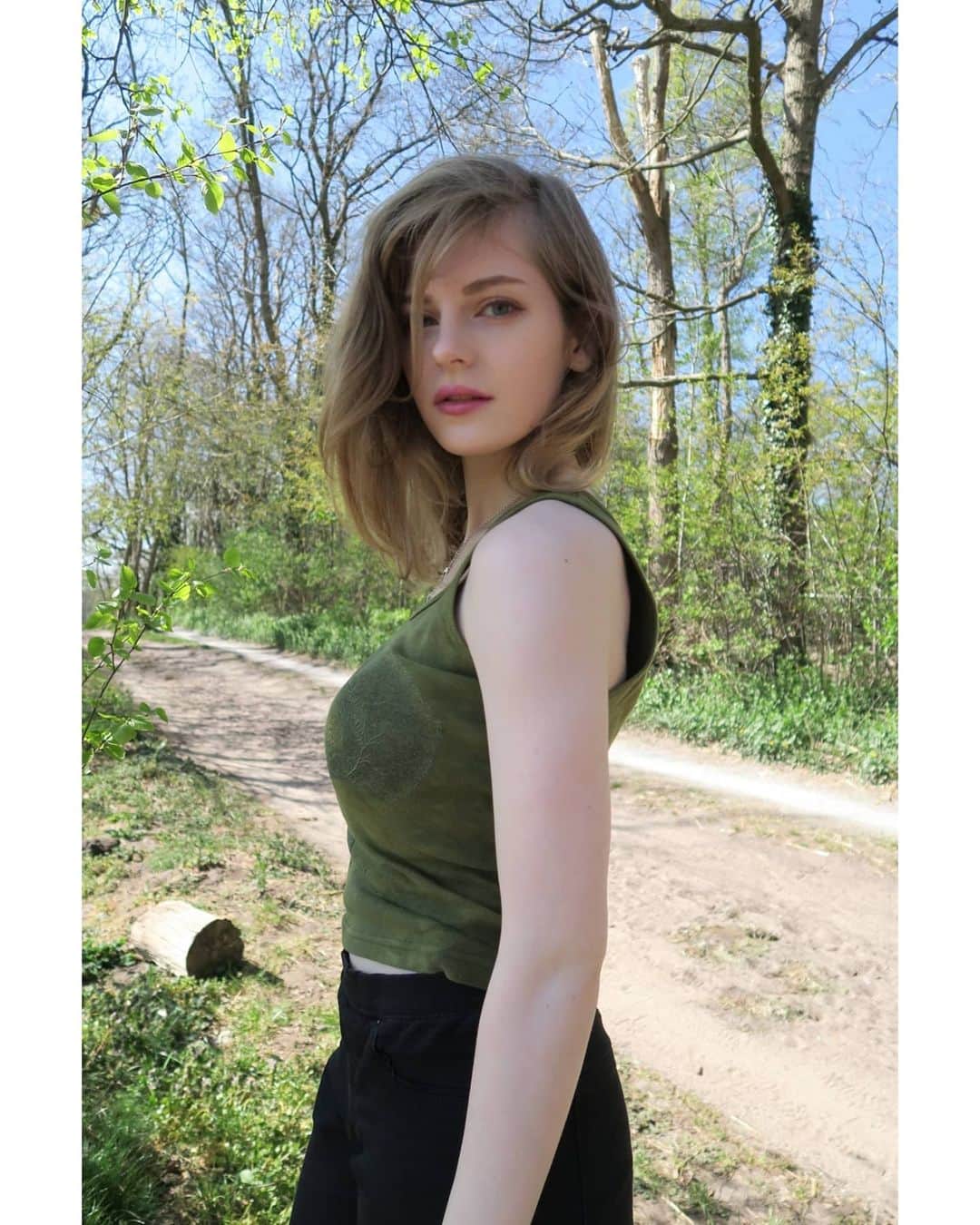 Ella Freyaのインスタグラム：「Donkae !」