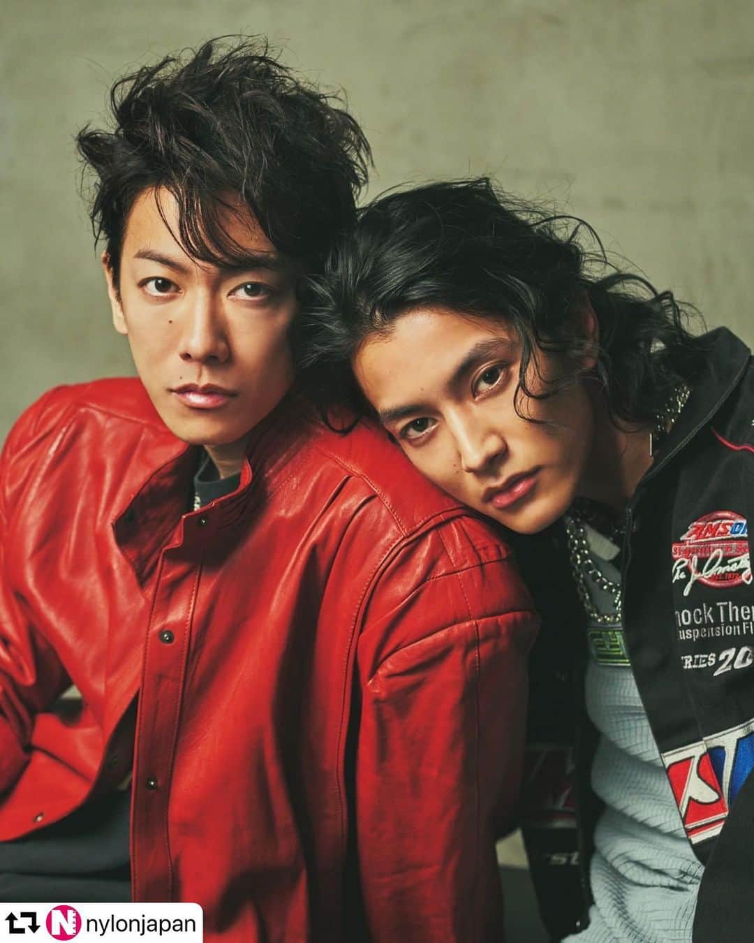 西村哲也のインスタグラム：「Styled by me  #repost @nylonjapan ・・・ 《NYLON JAPAN 5月号 本日発売！》 #佐藤健 と #渡邊圭祐 がNYLON本誌初登場にしてguysの表紙を堂々と飾る本日発売のNYLON JAPAN。今までに見たことのない斬新なヘアスタイルで表紙に登場。中面では“NEOトーキョー”を舞台にしたファッションストーリーで16Ｐの大ボリュームで展開。ふたりのエモーショナルなミニフォトカードが6 枚もセットされた付録つき、これは見逃せない一冊‼ #恋つづロス の方も必見♡  詳細はこちら▶www.nylon.jp/NYLON192guys  model #takerusato @w_keisuke93  #nylonjapan #nylonjp #nylonguys #nylonguysjapan #nylon #mayissue #coverboy #caelumjp #恋はつづくよどこまでも #恋つづ #恋つづロス」