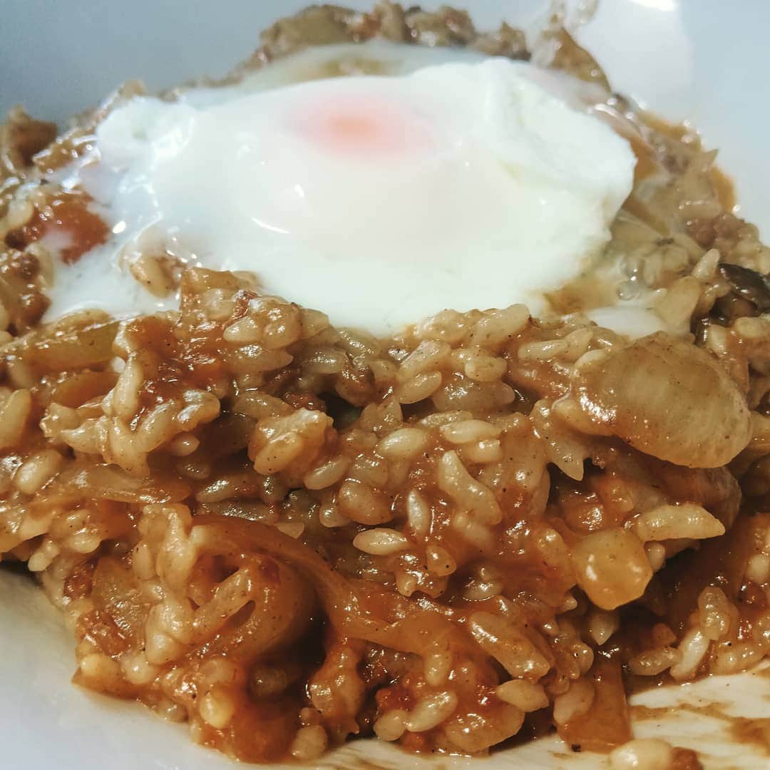 松本隆博のインスタグラム：「。 大阪名物 自由軒のカレー…風 にして食べる也(*^^*). 美味い！！！ マジ美味い。。 松山で自由軒カレー やろうか、、コロナ去ったら。 (^-^)」