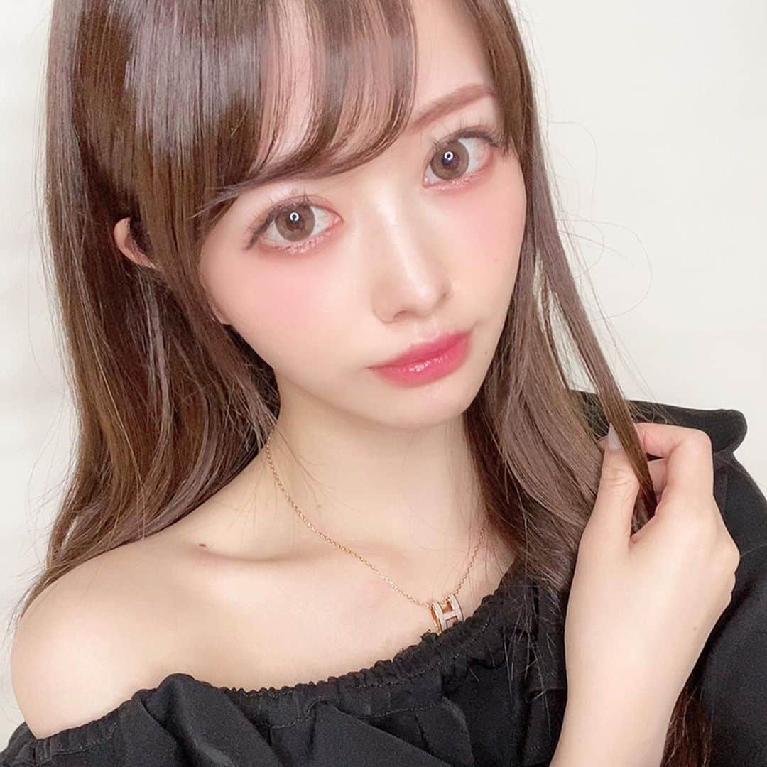 Mew contactさんのインスタグラム写真 - (Mew contactInstagram)「エバーカラーワンデーナチュラル﻿ クリアキャメル﻿ ﻿ 安斉かれんイメモカラコン❤﻿ 今回は「クリアキャメル」をレポ☝﻿ ﻿ 【スペック】﻿ DIA14.5mm/着色直径13.8mm﻿ ﻿ 【デザイン】﻿ フチはブラウンのふんわり太フチ♪﻿ 網っぽくデザインされています💓﻿ 内側は透明感あるライトブラウン🧸﻿ ﻿ 【実際に装着】﻿ フチくっきりな大きな瞳(*'▽'*)﻿ 全体的に透明感があってきれい👀﻿ 瞳がトーンUPしてみえますね❤﻿ ﻿ 【全体の雰囲気】﻿ 自然ながらも大きな瞳がGood♡﻿ 透明感たっぷりで清楚な印象に◎﻿ テレワーク中にもおすすめ(*^ω^*)💕﻿ ﻿ ------------------------------------﻿ カラコン買うならMew contact！﻿ 詳細はプロフィールから！﻿ URLをチェックしてね🔍﻿ ------------------------------------﻿ ﻿ #JK #カラコン #カラーコンタクト #カラコンレポ #カラコン着画 #カラコン通販 #カラコンレビュー #mewcontact #ミューコンタクト #colorcontacts #自宅待機の過ごし方 #自宅待機 #카라콘 #おしゃれ #컬러콘택트렌즈 #coloredcontactlenses #エバーカラー #クリアキャメル #おうち時間をもっと楽しく #モテカラコン #カラコン動画 #telework #テレワーク #JD #自宅待機を楽しもう #おうち時間を楽しもう #컬러렌즈 #おうち時間 #可愛い #おうち時間を楽しむ」4月16日 14時08分 - mewcontact